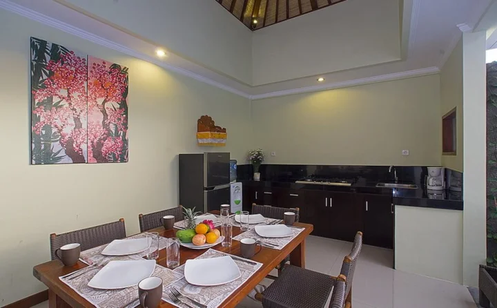 Кута: M & D Guest House Seminyak