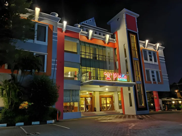 Тегал: Horison Plaza Tegal