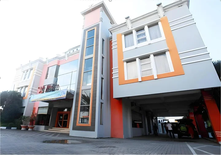 Тегал: Horison Plaza Tegal