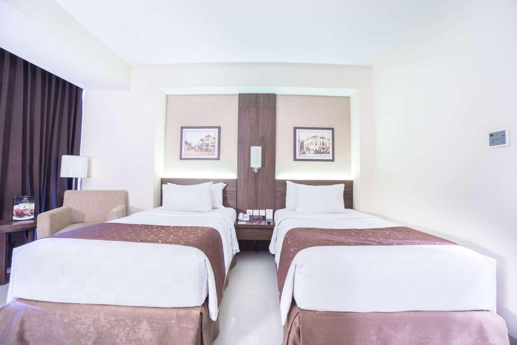 Сурабая: Best Western Papilio Hotel