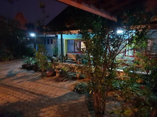 Джокьякарта: Rumah Isaku