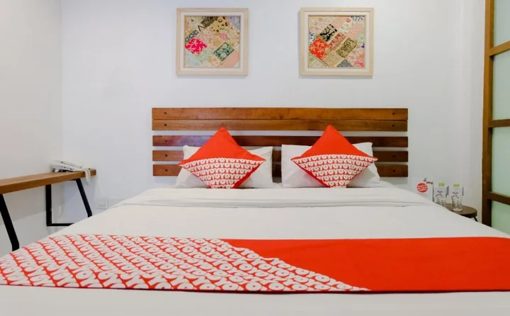 Маланг: OYO 626 Augustina Home