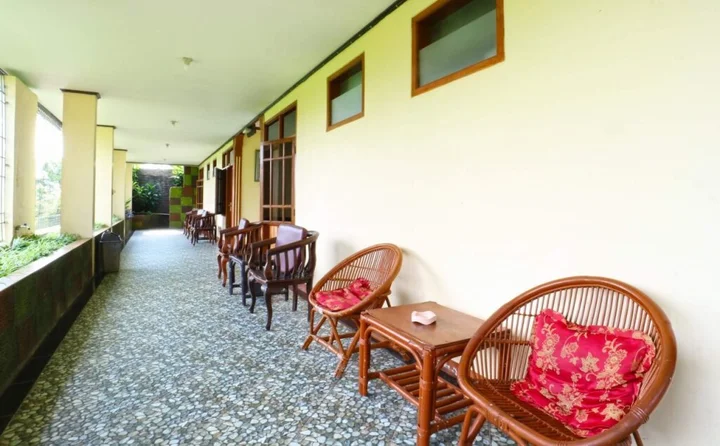 Сизаруа: Villa Aries Biru