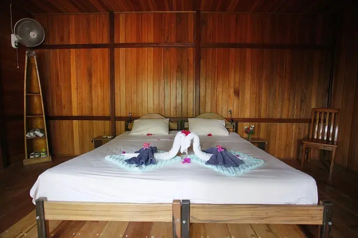 Вори: Onong Resort