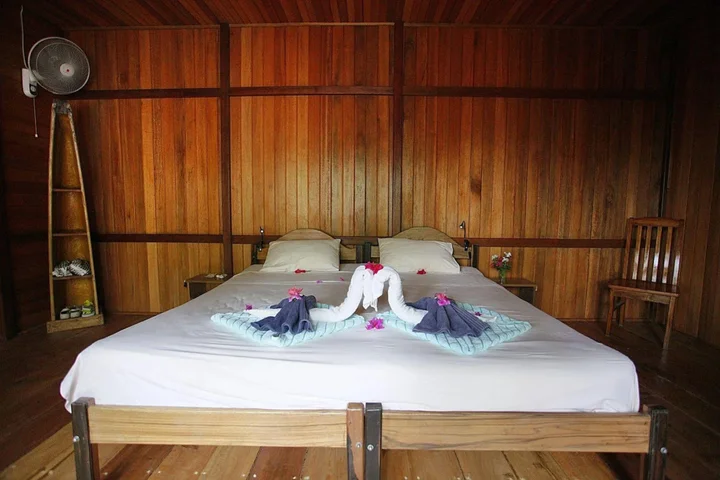 Вори: Onong Resort