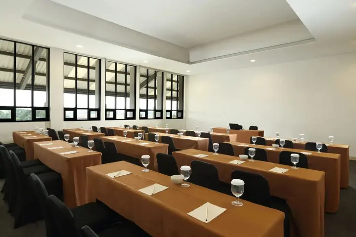 Legok: Lemo Hotel Serpong