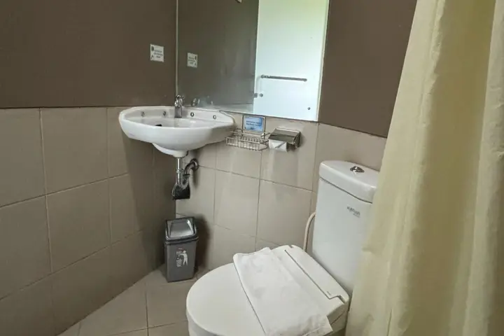 Legok: Lemo Hotel Serpong