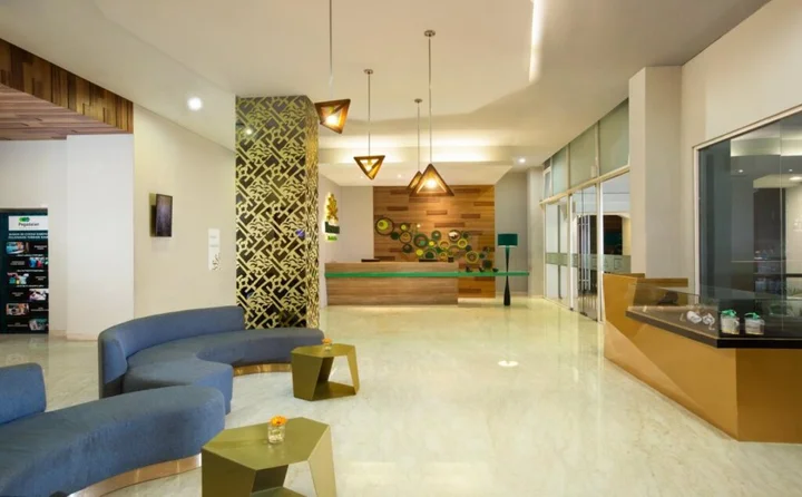 Сурабая: KHAS Surabaya