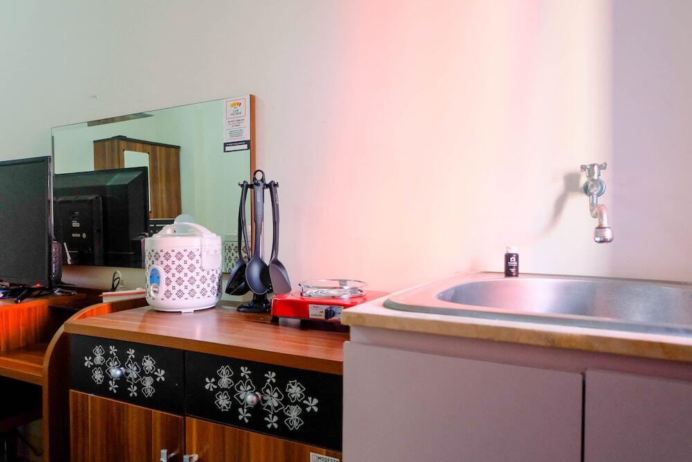 Джакарта: Simply Studio Apartment at Green Pramuka City