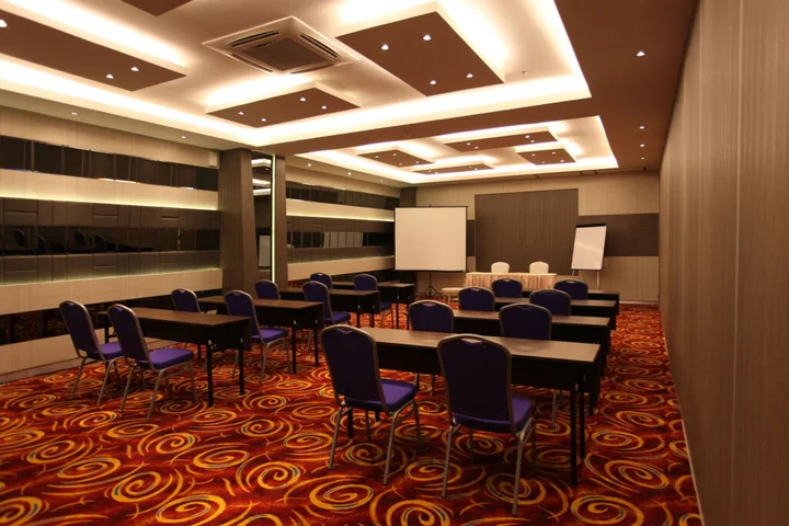 Макассар: WThree Premier Hotel