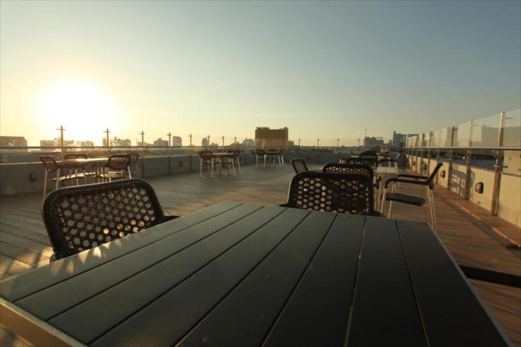 Макассар: WThree Premier Hotel