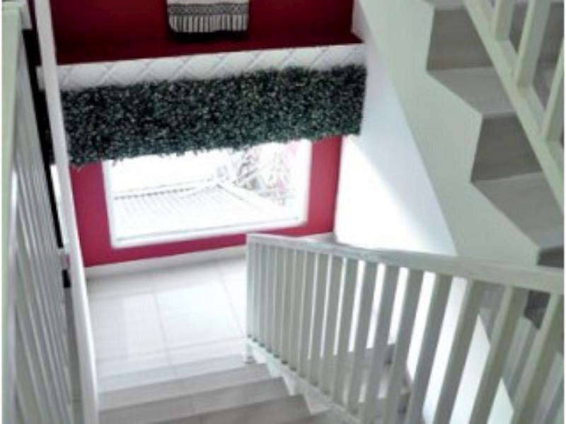 Сурабая: Metro House