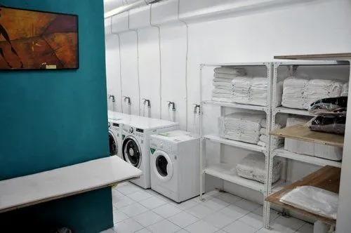 Сурабая: Metro House