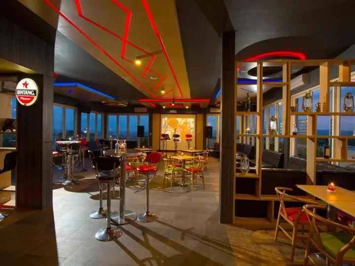 Маланг: Ascent Hotel and Cafe