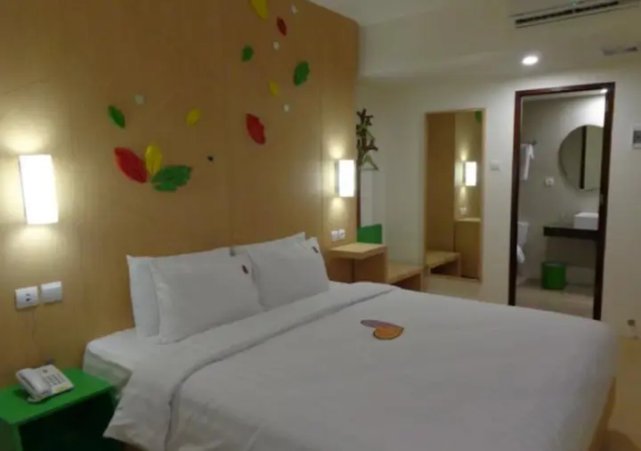 Маланг: Ascent Hotel and Cafe