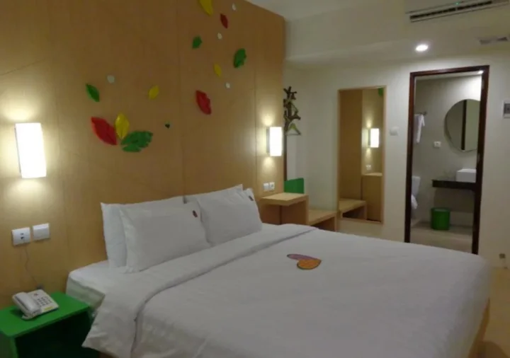 Маланг: Ascent Hotel and Cafe