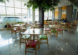 Маланг: Ascent Hotel and Cafe