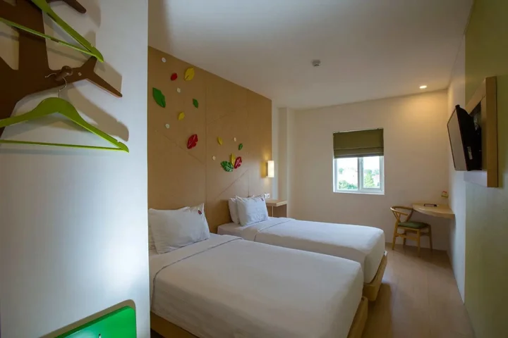Маланг: Ascent Hotel and Cafe