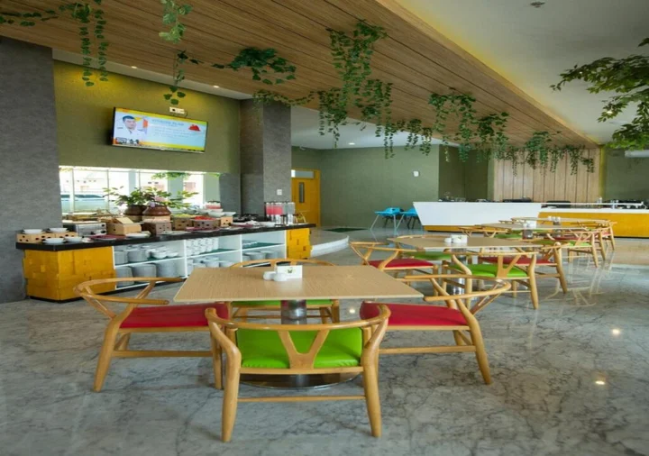 Маланг: Ascent Hotel and Cafe