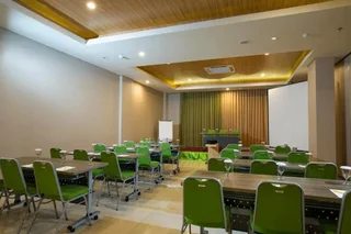 Маланг: Ascent Hotel and Cafe