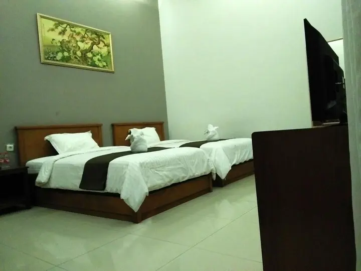 Маланг: Helena Guest House