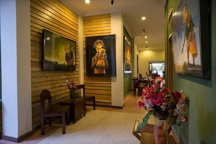 Маланг: Helena Guest House