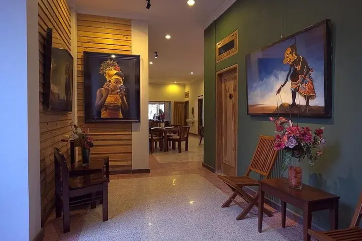 Маланг: Helena Guest House