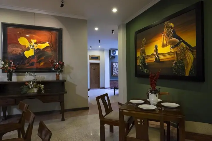 Маланг: Helena Guest House