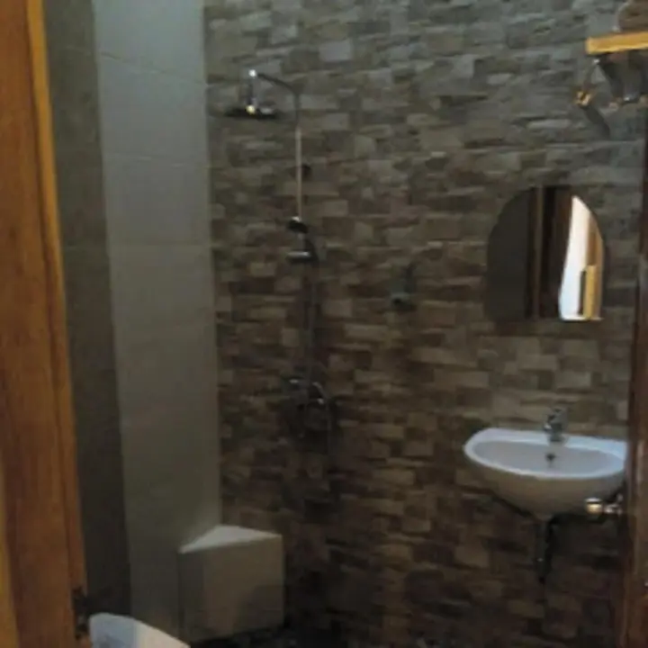 Маланг: Helena Guest House