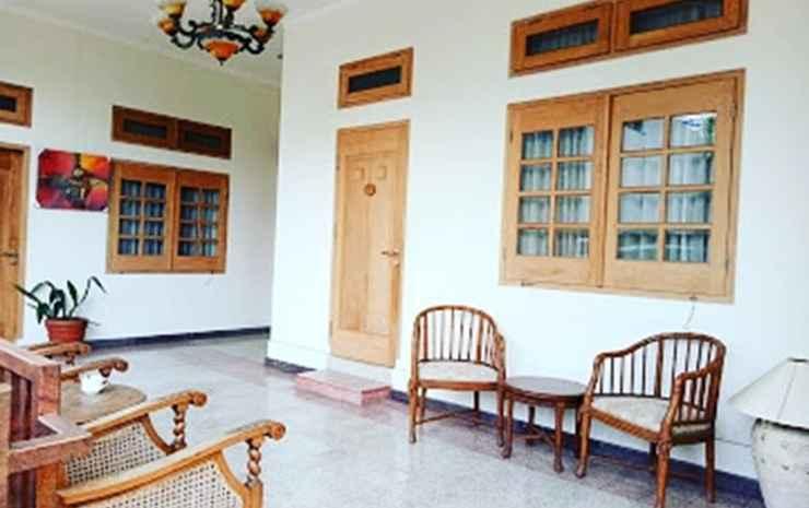 Маланг: Helena Guest House