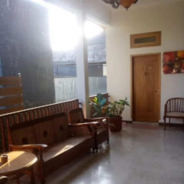 Маланг: Helena Guest House