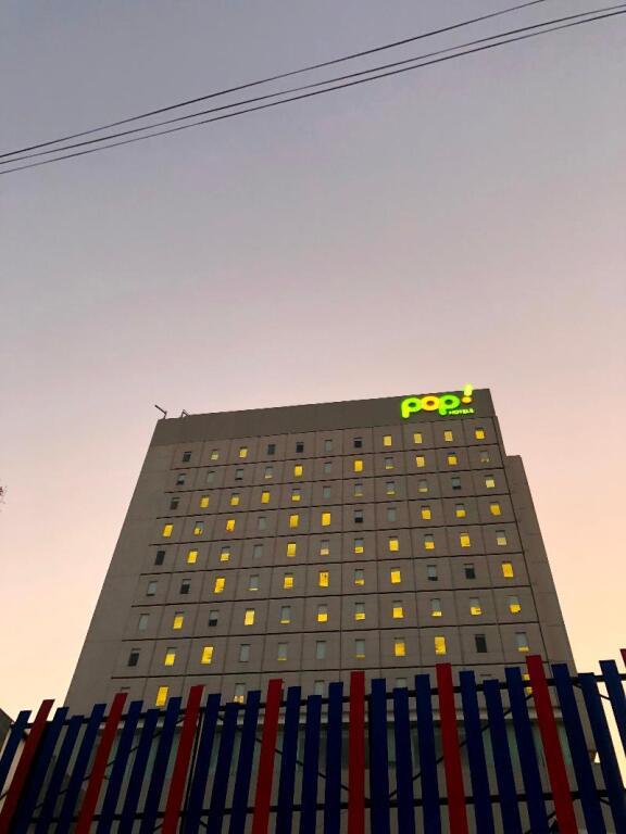 Сурабая: POP! Hotel Gubeng Surabaya