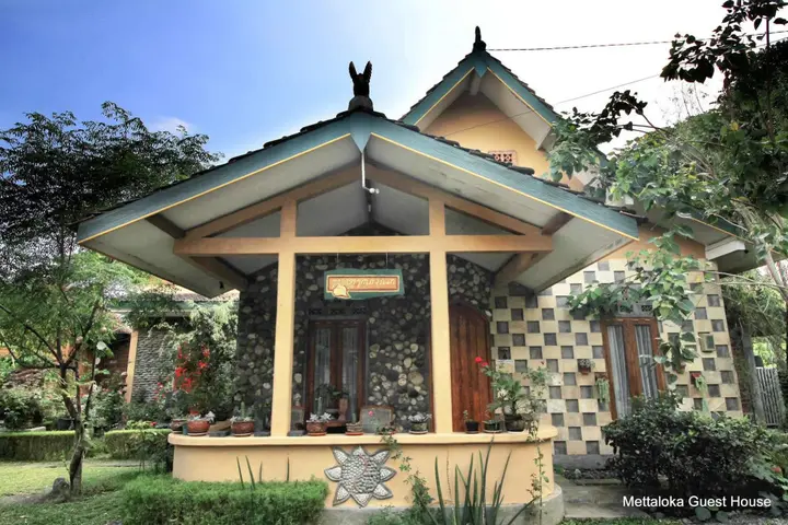 Боробудур: Mettaloka Guest House and Art Space