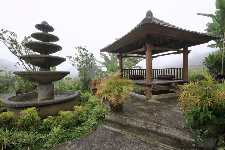 Батурити: Telaga Sari Villa