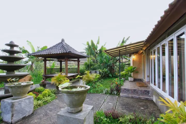 Батурити: Telaga Sari Villa