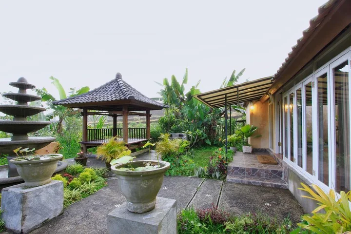 Батурити: Telaga Sari Villa