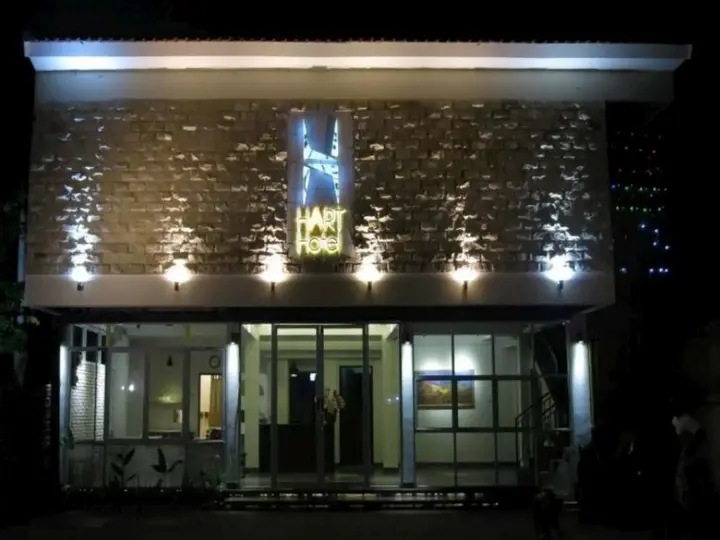 Матарам: Hart Hotel