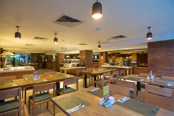 Керобокан: d’primahotel Petitenget Seminyak