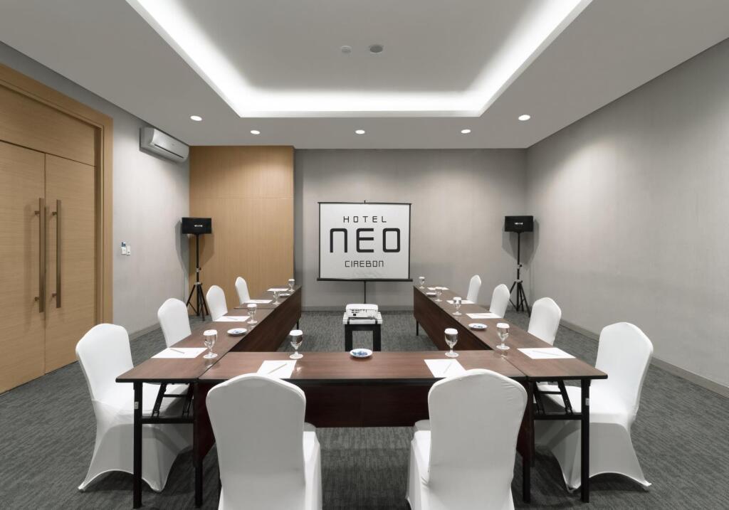 Чиребон: Отель Neo Cirebon