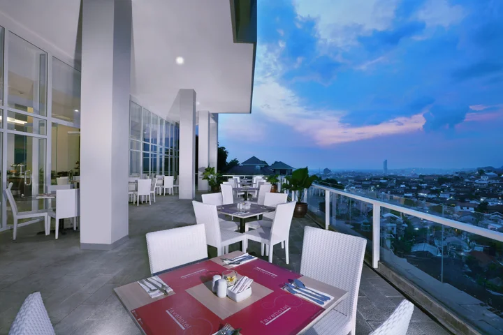 Семаранг: favehotel Simpang Lima  Semarang