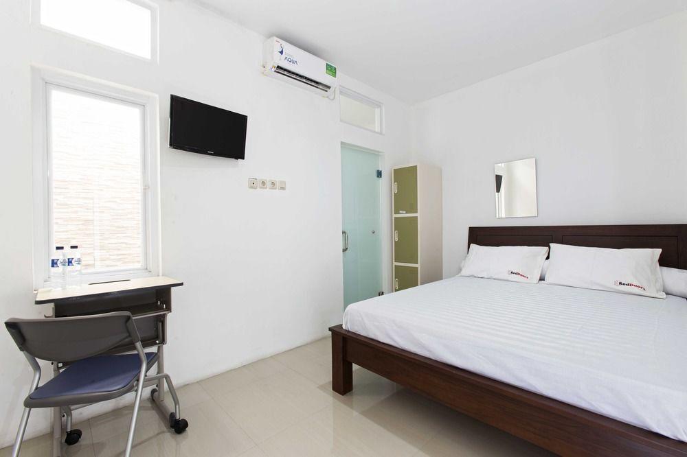 Джакарта: RedDoorz Near Sudirman Station