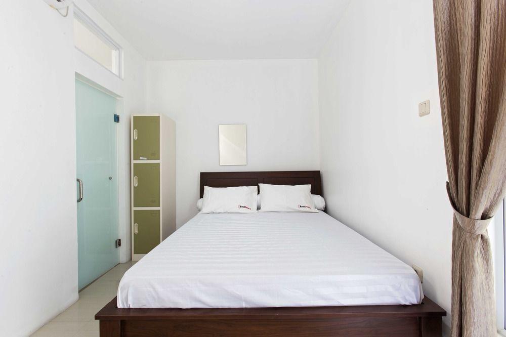 Джакарта: RedDoorz Near Sudirman Station