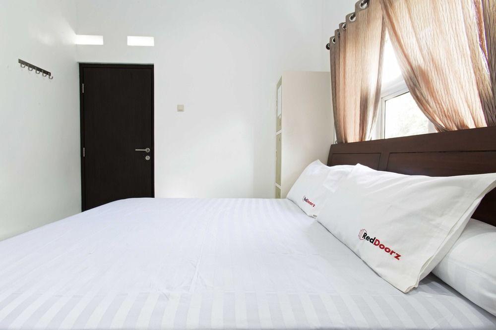 Джакарта: RedDoorz Near Sudirman Station