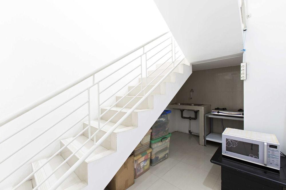 Джакарта: RedDoorz Near Sudirman Station