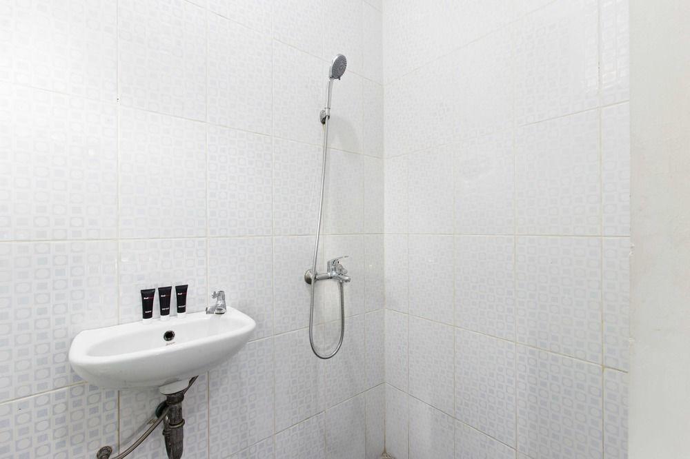 Джакарта: RedDoorz Near Sudirman Station