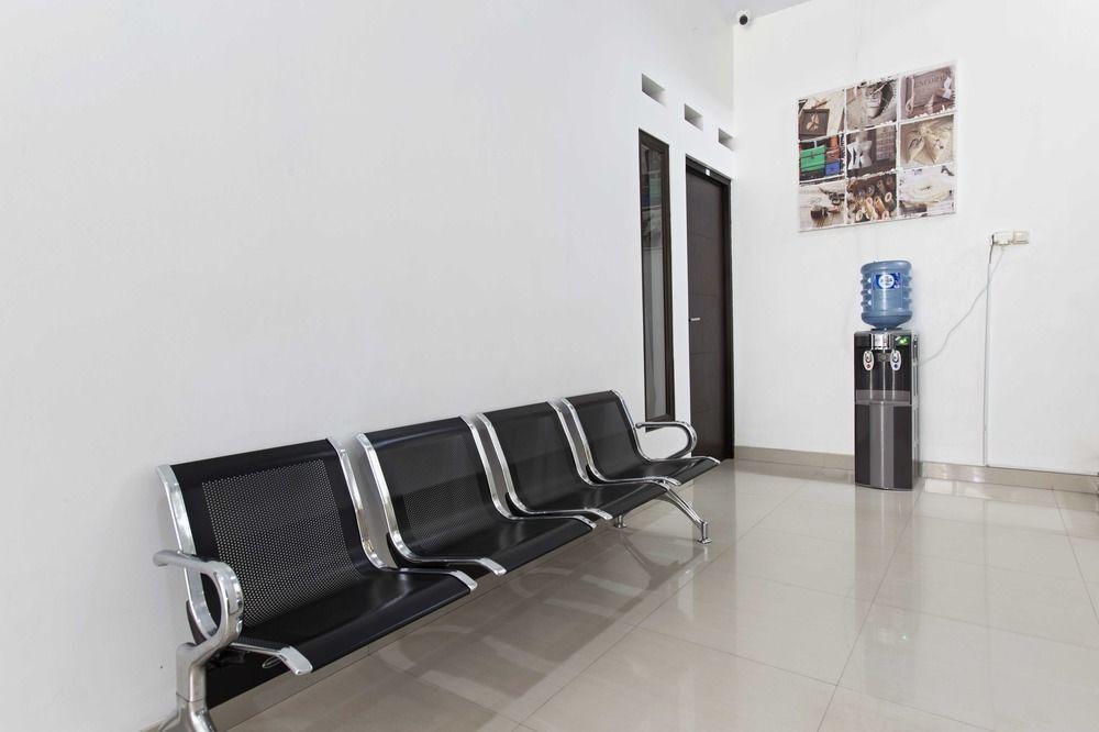 Джакарта: RedDoorz Near Sudirman Station