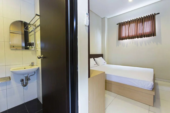 Джакарта: RedDoorz @ Taman Kebon Sirih