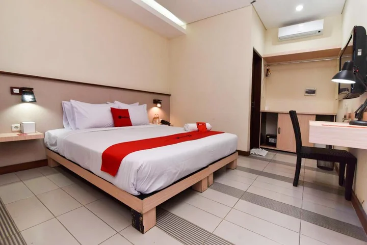 Кута: RedDoorz near Legian Street