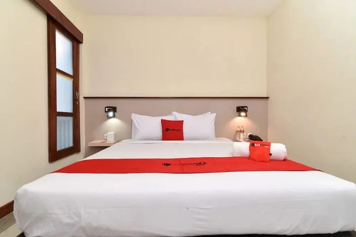 Кута: RedDoorz near Legian Street