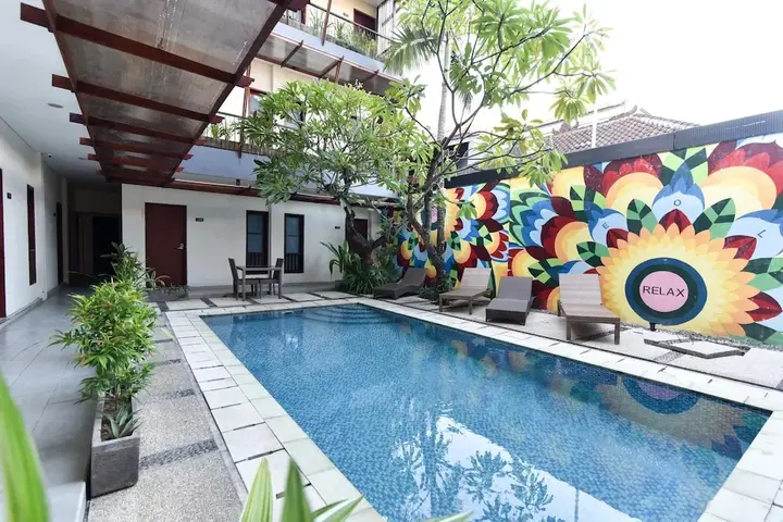Кута: RedDoorz near Legian Street